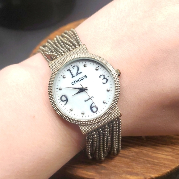 B2427 chicos feminine elegant chain watch needs‎ batteries
